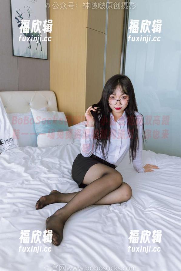 BoBoSocks袜啵啵-小甜豆 BoBoSocks袜啵啵 - 小甜豆的两双高跟鞋——一场免费资源的时尚派对,你也来吧!