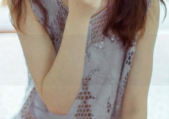 GIRLT果团网 – 龚玥菲裸足写真，资源里的光影太撩人了！