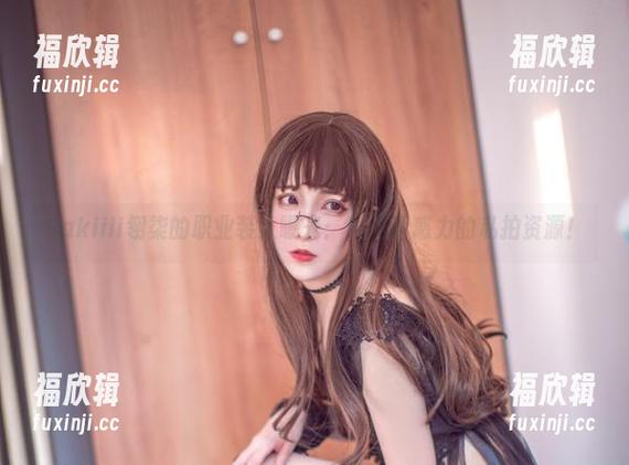 Sakiiii翎柒 Sakiiii翎柒的职业装大曝光:最具诱惑力的私拍资源!