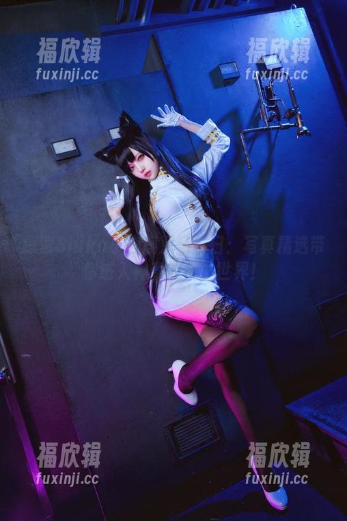 Shika小鹿鹿 探索Shika小鹿鹿双马尾日:写真精选带你进入神奇的电子世界!