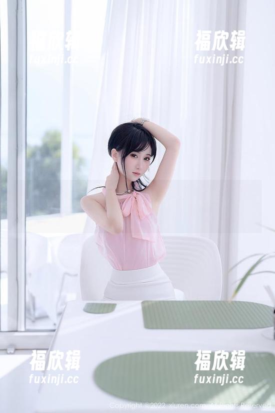 Xiuren秀人网 - 媚态妖妖艳艳：心妍小公主的私拍写真，绝对撩动你的心弦。