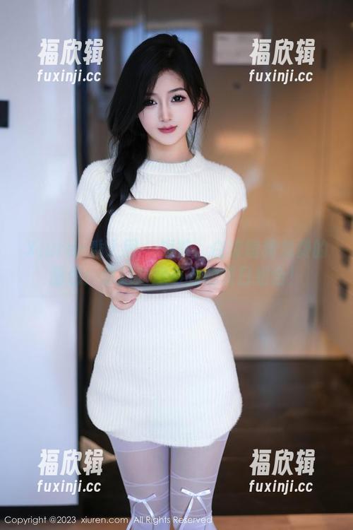 Xiuren秀人网-白琮瑗 Xiuren秀人网 - 短裤、白琮瑗和免费的图包:你绝对想不到的夏日组合!