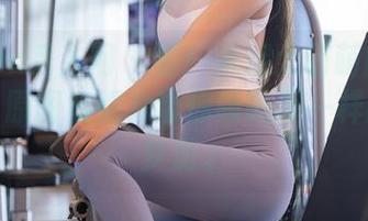 Xiuren秀人网 – 看！米妮大萌萌的红裙写真！原图和照片带你领略不一样的卡通梦游。