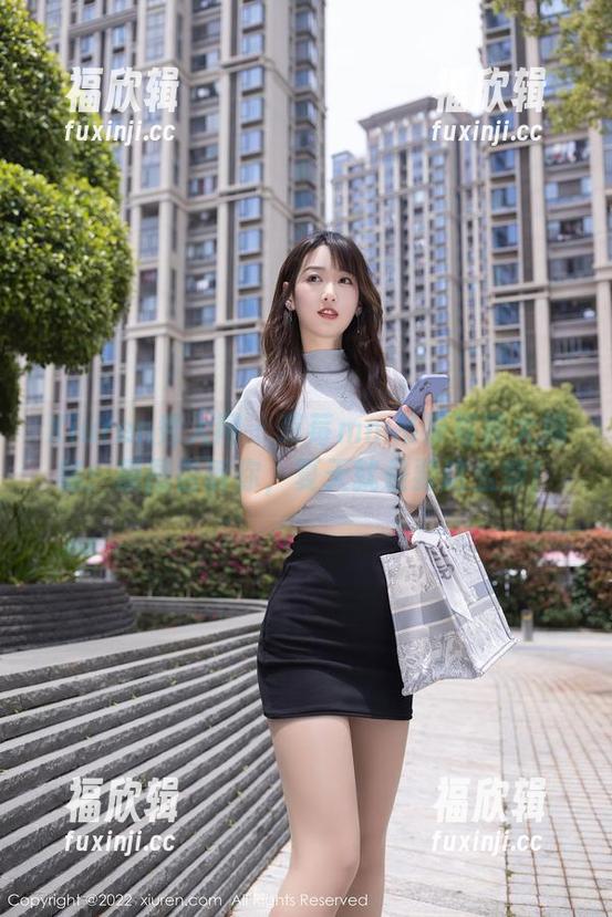 Xiuren秀人网-草莓mm Xiuren秀人网 - 草莓mm吊带写真大揭秘:原图告诉你,夏天就是要这么穿!