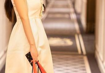YouMi尤蜜荟 – 美图！心上可Flora女仆私拍，让你发现女仆的另一面！