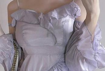 Miko酱的体操服写真精选：活力与青春交织的美好时光！