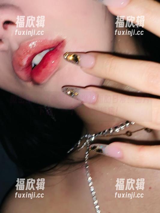 不爱笑的赛琳 微密圈 - 不爱笑的赛琳姐姐的日常:图片下载,一个按钮就搞定!