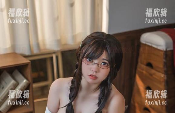 啊日日_Ganlory 啊日日_Ganlory:私房原图里的碧蓝航线迷糊女仆,甜得让人心痒!