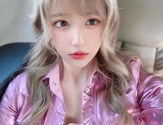 啾小妍Deer教你怎么穿皮衣：她的写真分享里藏着什么秘密？
