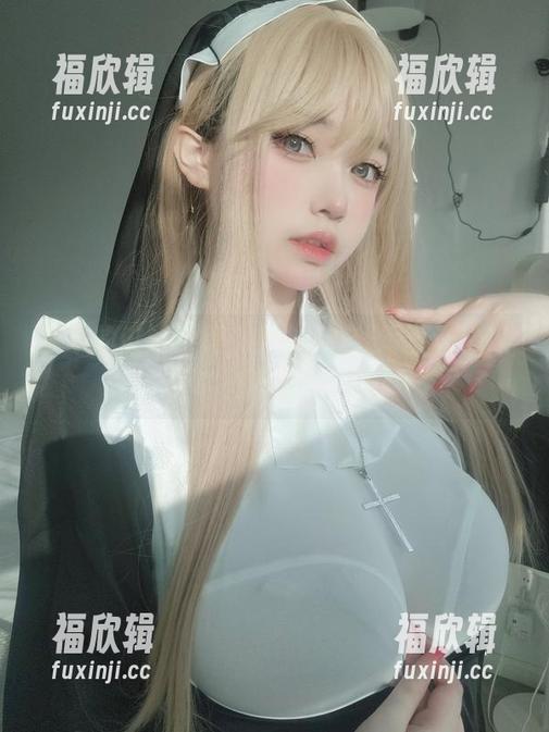 前辈的傲娇瞬间，女主K在线写真让你忍俊不禁！