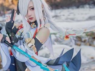 蓝白竞泳写真：如月灰在水中溅起的不止是水花！