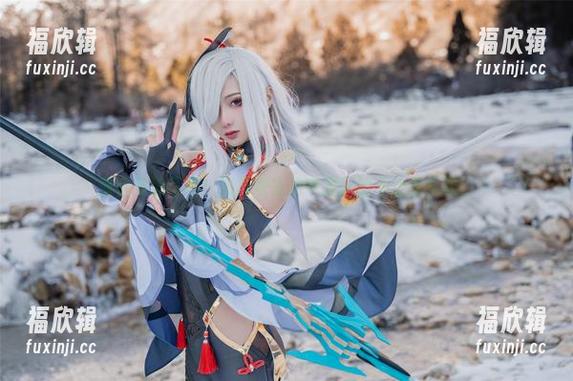 蓝白竞泳写真：如月灰在水中溅起的不止是水花！