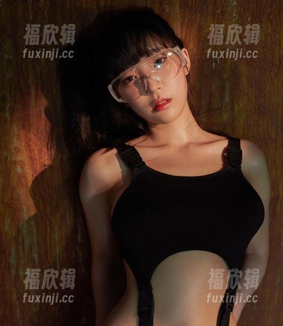 套装高清图册：姜仁卿(강인경)教你如何优雅地掩饰一切