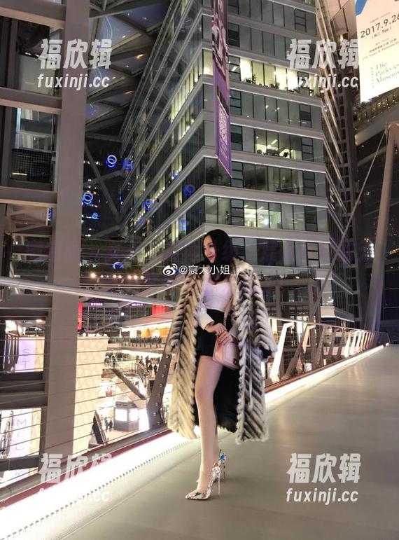 微密圈 - 女王气质再升级，宸大小姐的无圣光套图等你来感受！