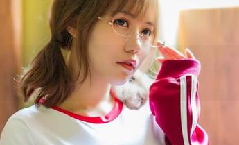 最新小仓千代w图集：看看‘明日方舟’女仆怎么把美图玩到极致！