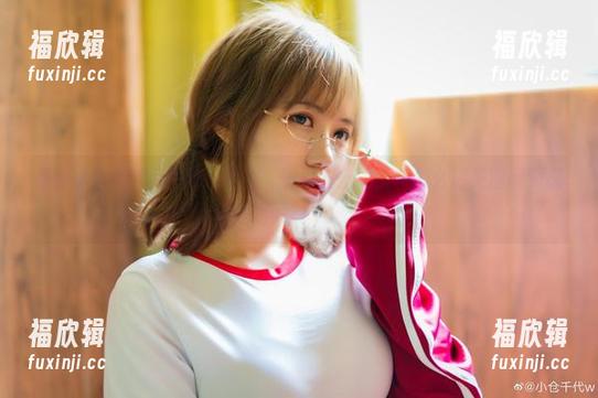 最新小仓千代w图集：看看‘明日方舟’女仆怎么把美图玩到极致！