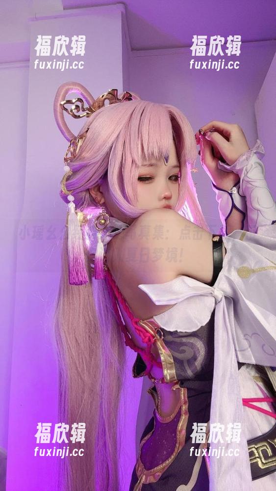 小瑶幺幺 小瑶幺幺经典泳池写真集:点击下载,带你游入夏日梦境!