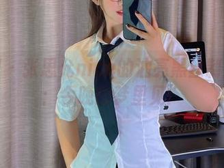 微密圈 – 张思允nice的油亮黑丝制服图包：今晚的梦里见！