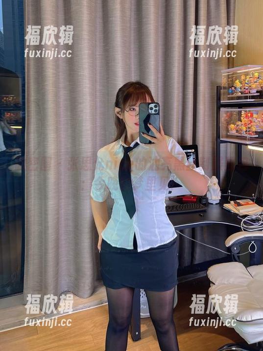 张思允nice 微密圈 - 张思允nice的油亮黑丝制服图包:今晚的梦里见!