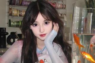 这组怡子yiii的冰公主图片，无声诉说着冰冷与热情的较量。