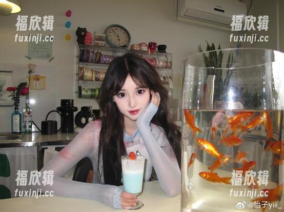 这组怡子yiii的冰公主图片，无声诉说着冰冷与热情的较量。