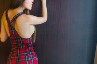 推女郎 – Yu佳妮的御姐私拍图集：看过一张就没法停下来了