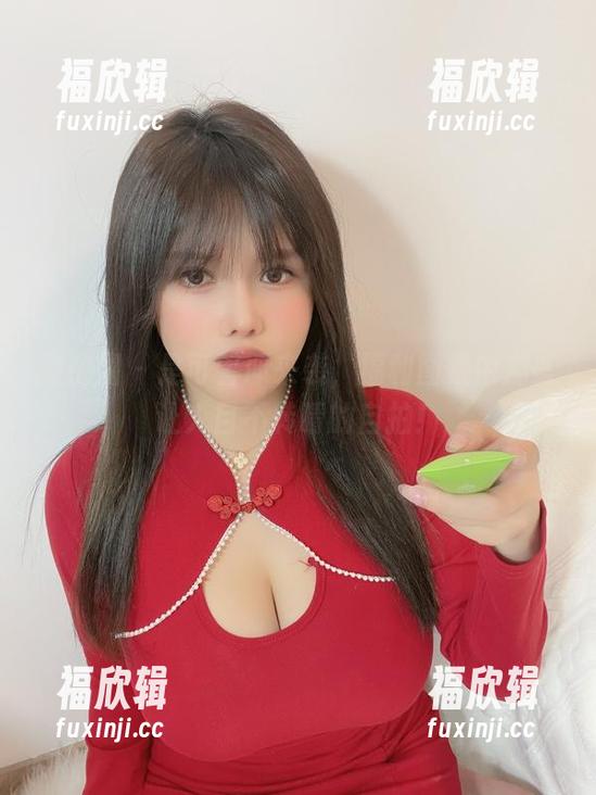 微密圈 - 是可馨耶来袭，福利图集中那些让人目不转睛的自拍！
