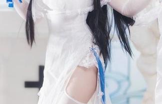 夏日的尾声，末夜787的白色泳装写真集原图：阳光、沙滩还有点小暧昧…