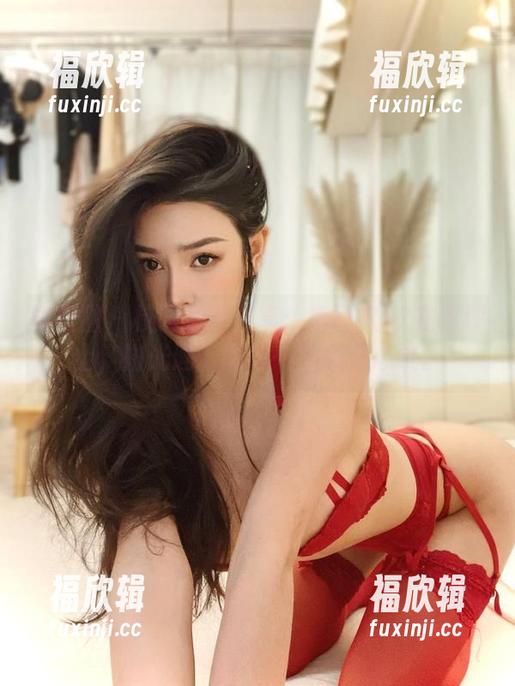 李嘉欣97 微密圈 - 校园写真分享:李嘉欣97在草坪上,阳光洒下的每一寸都是心跳。