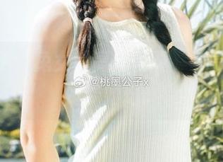 桃墨公子：兔女郎高清写真，光影交错间如梦如幻。