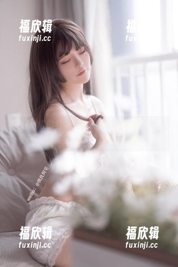 桃良阿宅的红裙套图，谁能理解我心中的那点小激动？来，一起分享这份美！