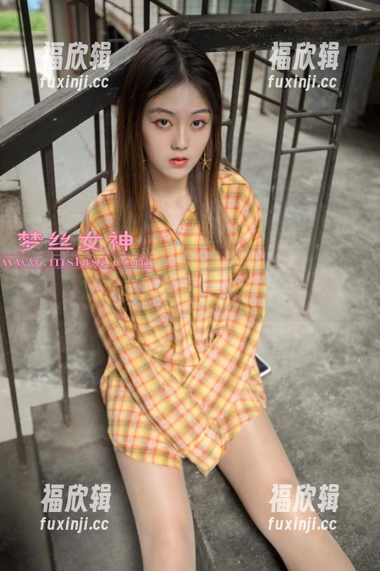 梦丝女神-灵唯 梦丝女神 - 灵唯与校服纯白:图片传递的不只是清新,还有一丝神秘
