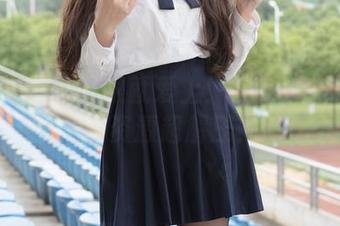 森萝财团 – 一眼就爱上！Aika的美腿美图资源超解压！