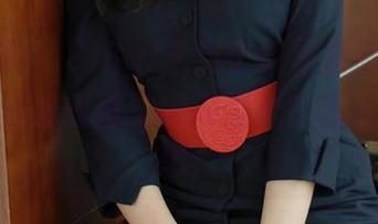 模范学院 – SiByl李思宁红裙套图，咦？明明无圣光却感觉闪闪发光？真是匪夷所思！
