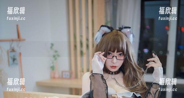 当女仆遇上透明：次屁啦私拍原图，清新又小暧昧