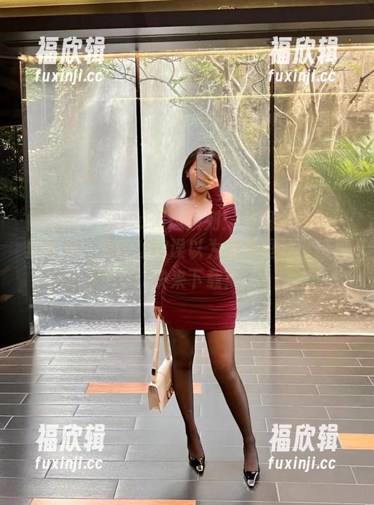 微密圈 - 洁己u海边系列：原图中的每一丝波光，都能让你误以为是海里的小精灵！快来下载！