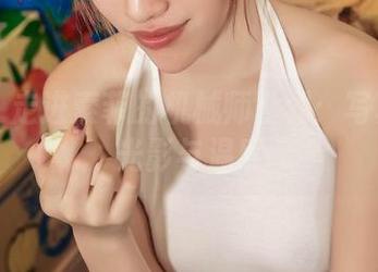 爱丝 – 走进索菲的机械师世界：写真里的光影与温度