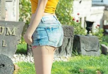爱蜜社 – 天台上的女神：张思允的美图，头号壁纸制造商！