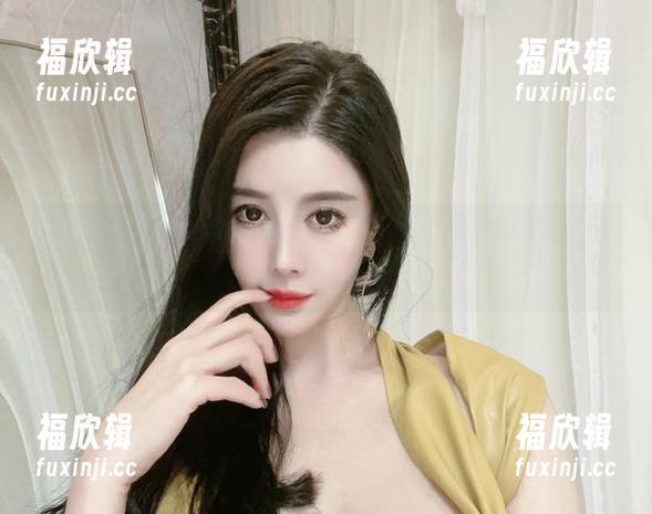 微密圈 - 猪小七清纯写真集：下载试试看，你可能会爱上这个时刻！