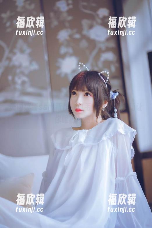 美图疯猫ss出新作：白毛衣搭配，更新让你眼前一亮！