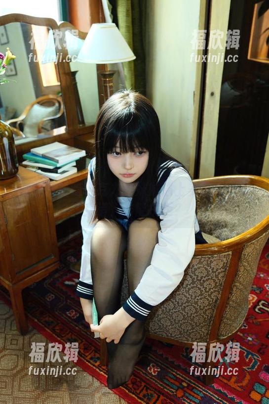 白莉爱吃巧克力 当白莉爱吃巧克力的妹妹遇上美图:光影交错,谁能抗拒?