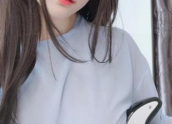 白银81私拍图包：穿上皮衣的小恶魔，撩人又不失神秘感。