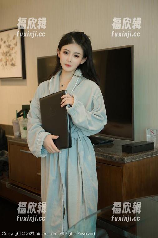 秀人网 - 在天台的M梦baby，分享那些轻松却又充满韵味的写真