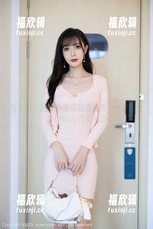 秀人网-伊小七MoMo 秀人网 - 图库中难见的透明感——伊小七MoMo的作品来袭