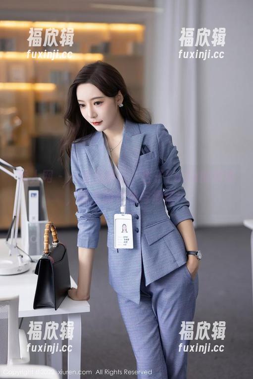 秀人网-杏子Yada 秀人网 - 一双高跟鞋,杏子Yada的写真,踩出的性感与滑稽!