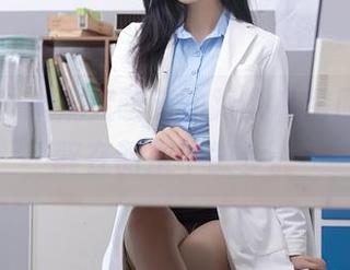秀人网 – 米妮大萌萌的双人私房原图，沉醉在甜蜜中散步。