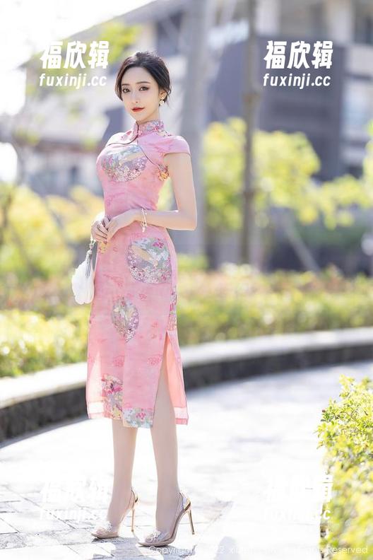 秀人网 - 白裙与绮里嘉Carina，高清写真里的一丝梦幻