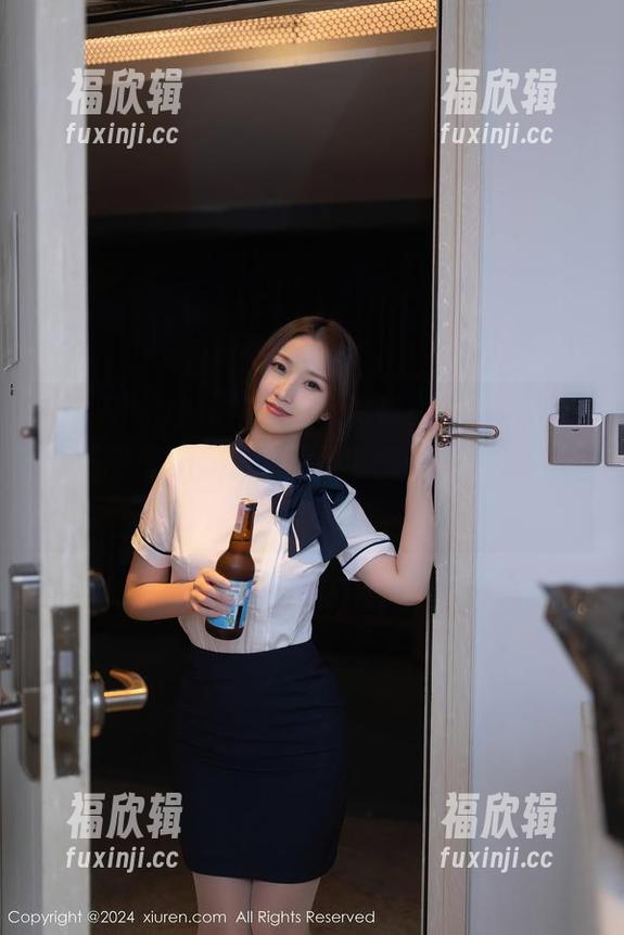 秀人网-苏苏阿 秀人网 - 苏苏阿的私房影像:黑色系列,完美展现‘我今天就是要低调奢华’的态度!
