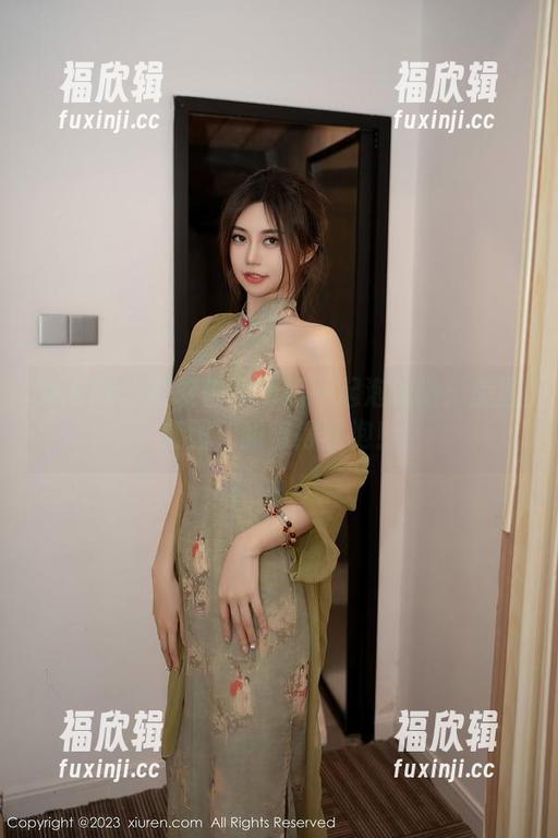 秀人网-软糖爱喝奶 秀人网 - 和软糖爱喝奶一起泡泳池:美图套图,甜蜜得冒泡!