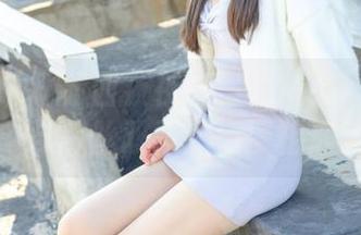 稚乖画册 – 赤西夜夜的写真精选：在晴空中与白丝双马尾浪漫相遇！